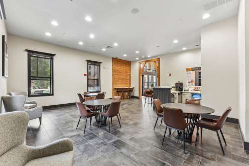 texas-state-Apartment-Building-18725714